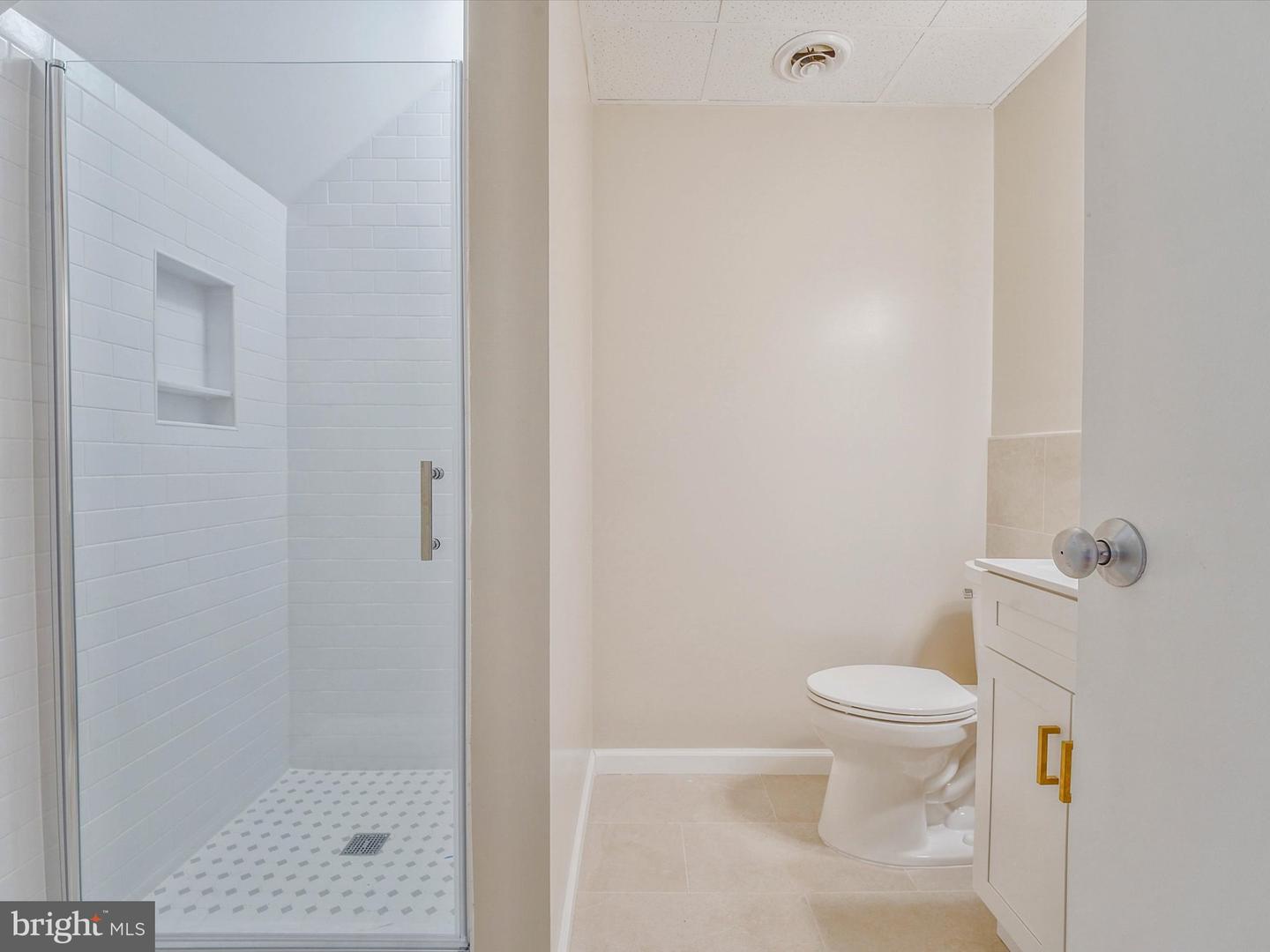 311 Maple Ave W #c Property Photo 12