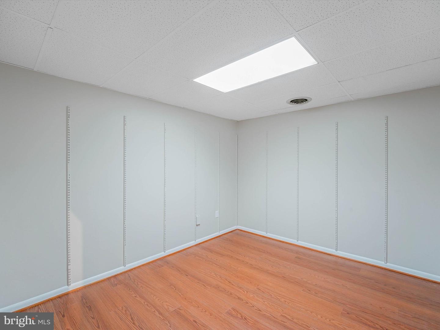 311 Maple Ave W #c Property Photo 13