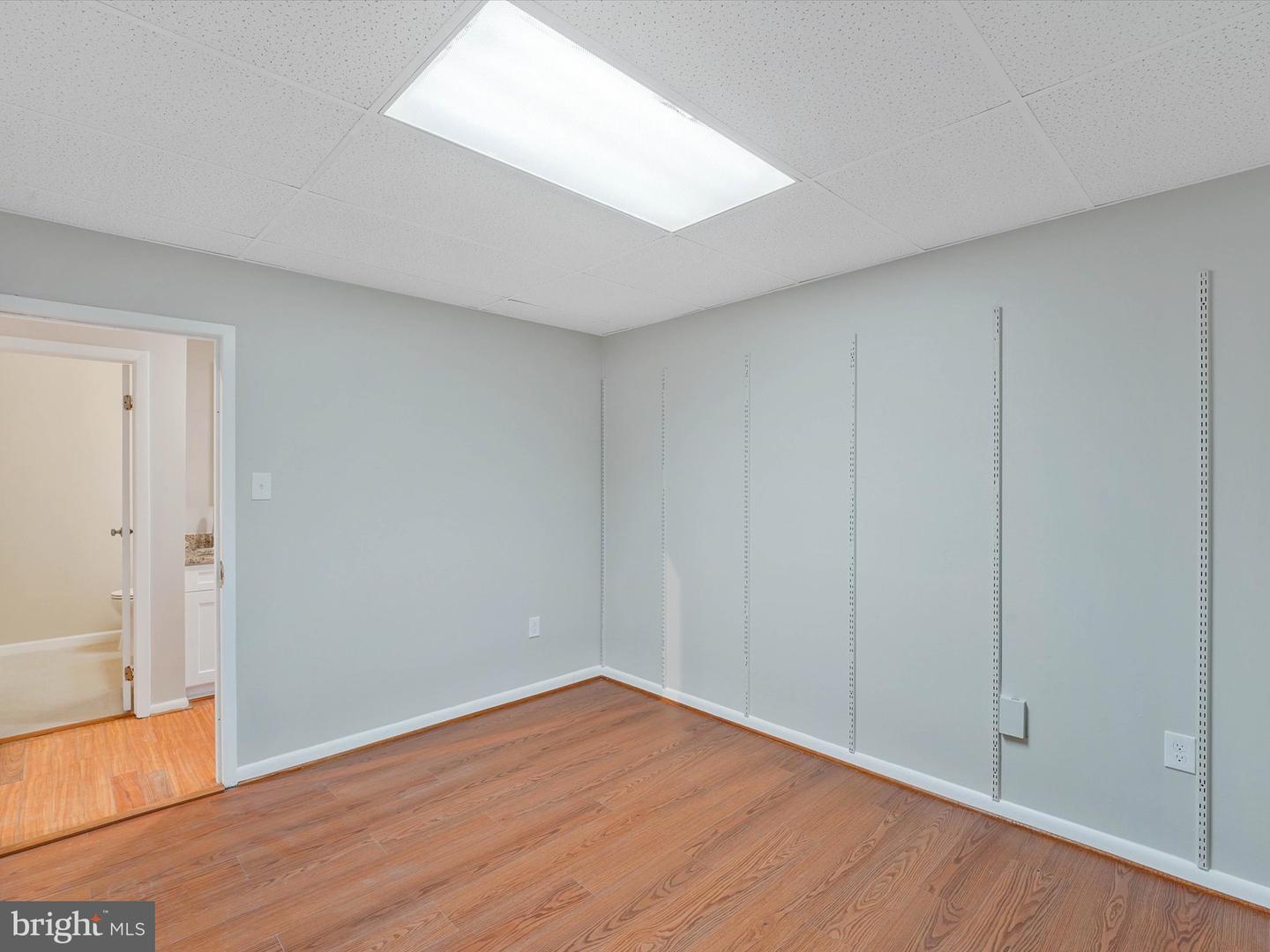 311 Maple Ave W #c Property Photo 14