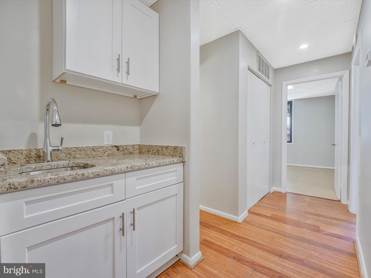 311 Maple Ave W #c Property Photo 15