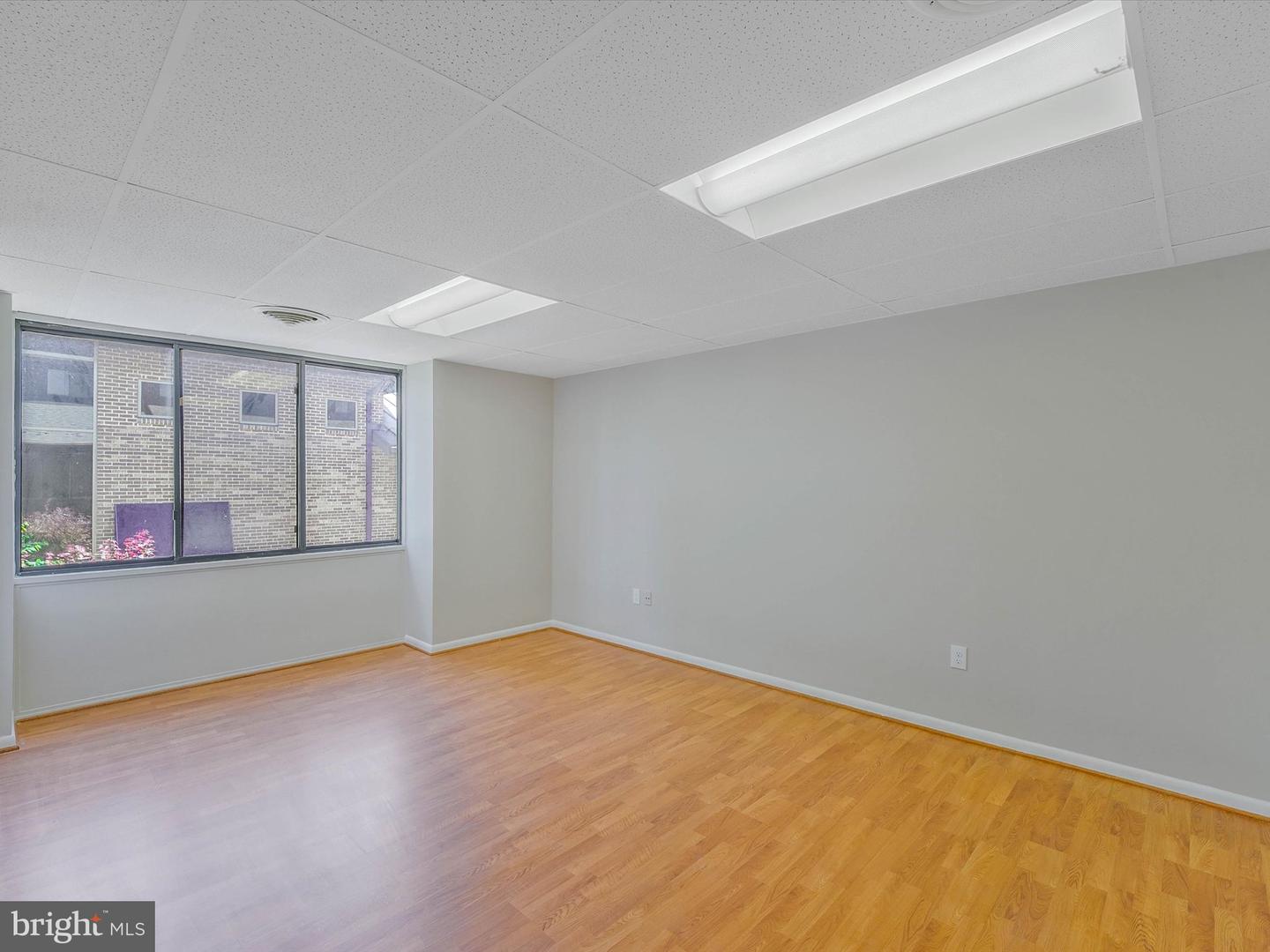 311 Maple Ave W #c Property Photo 19