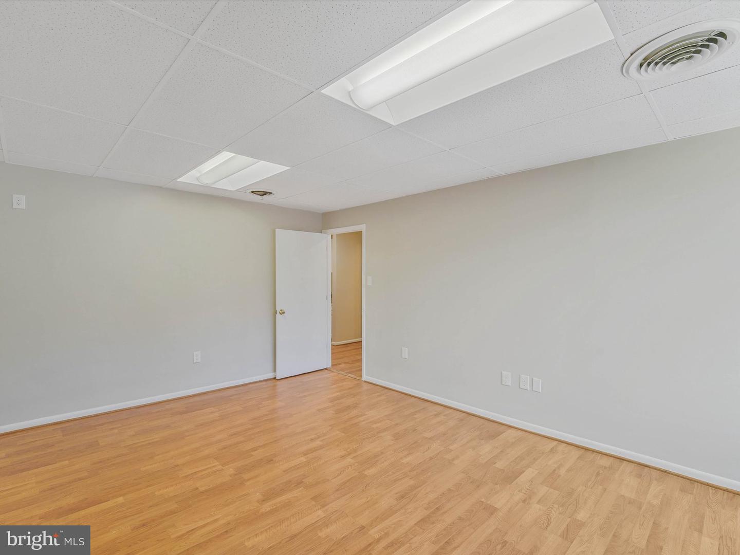 311 Maple Ave W #c Property Photo 21