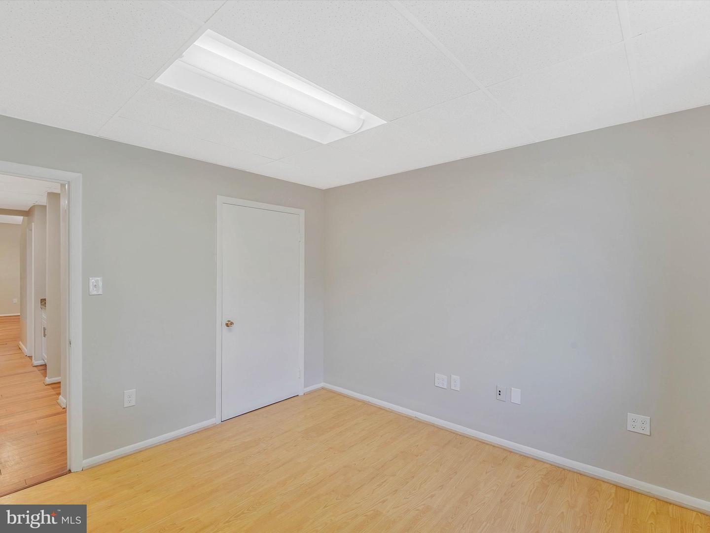 311 Maple Ave W #c Property Photo 23