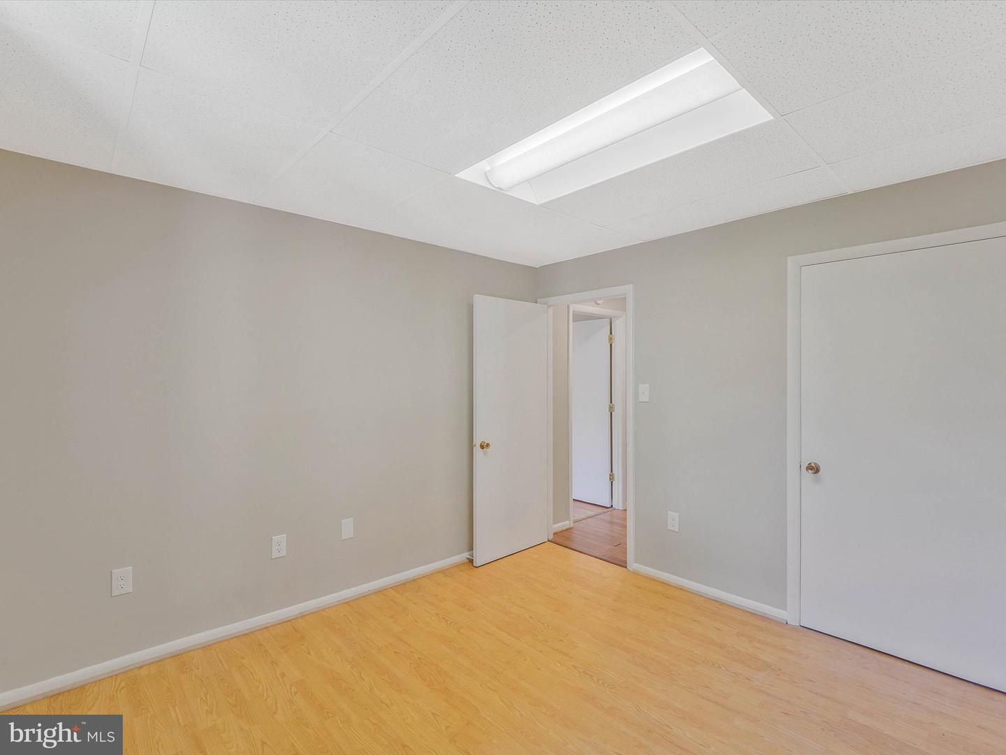 311 Maple Ave W #c Property Photo 24