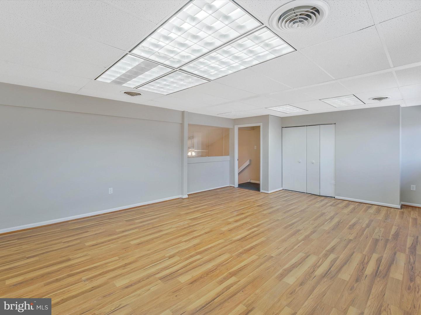 311 Maple Ave W #c Property Photo 28