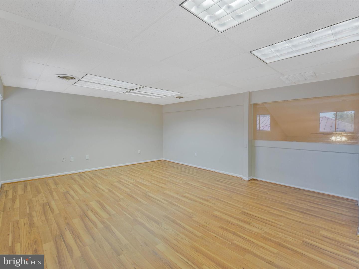 311 Maple Ave W #c Property Photo 29