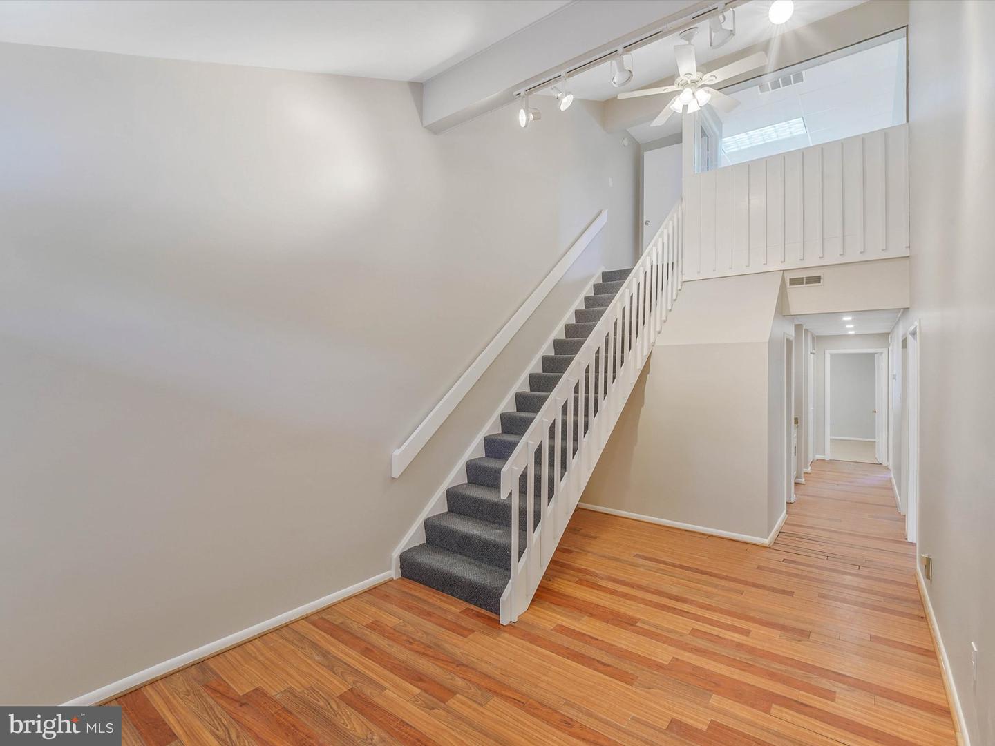 311 Maple Ave W #c Property Photo 31