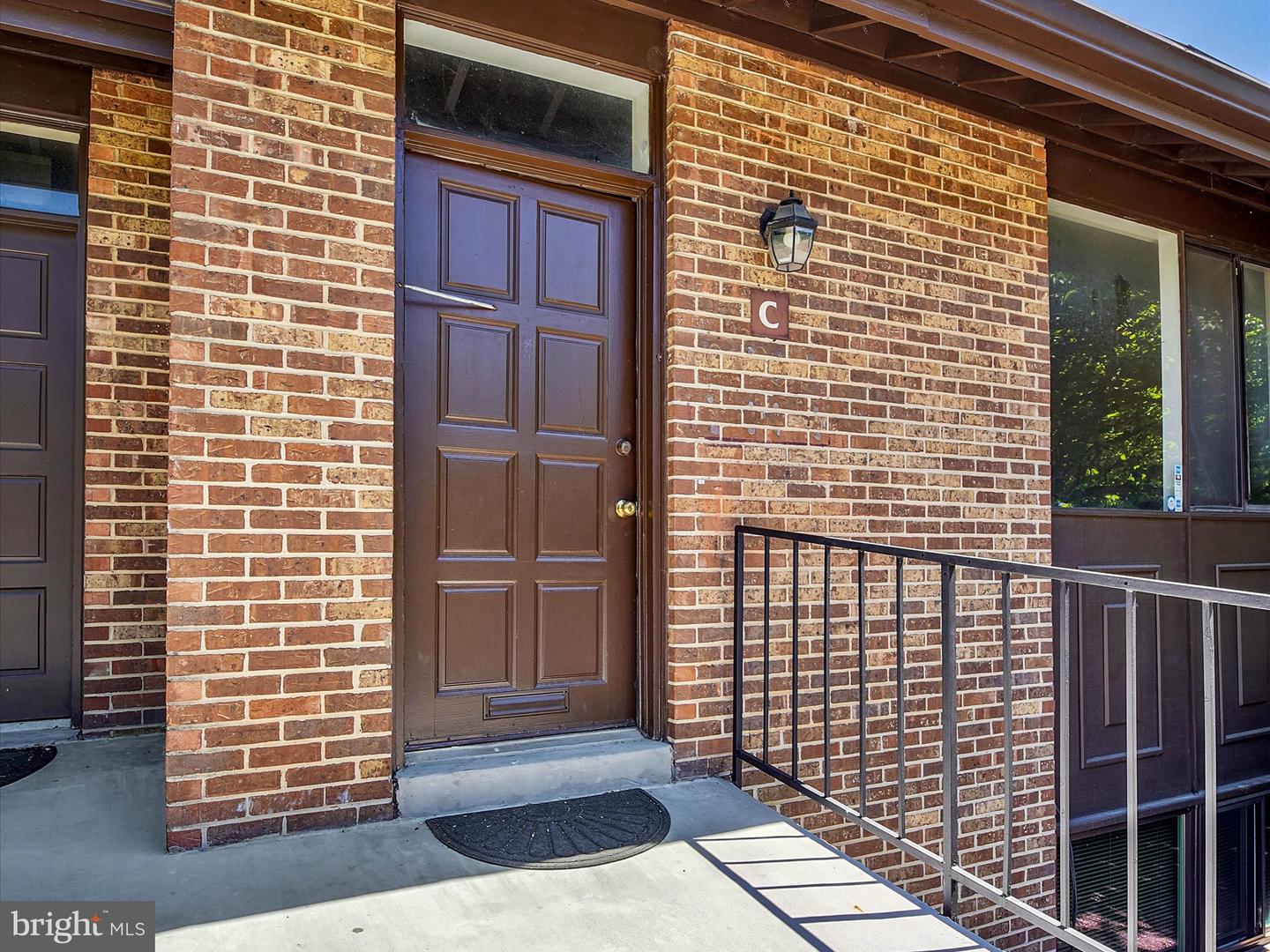 311 Maple Ave W #c Property Photo 32