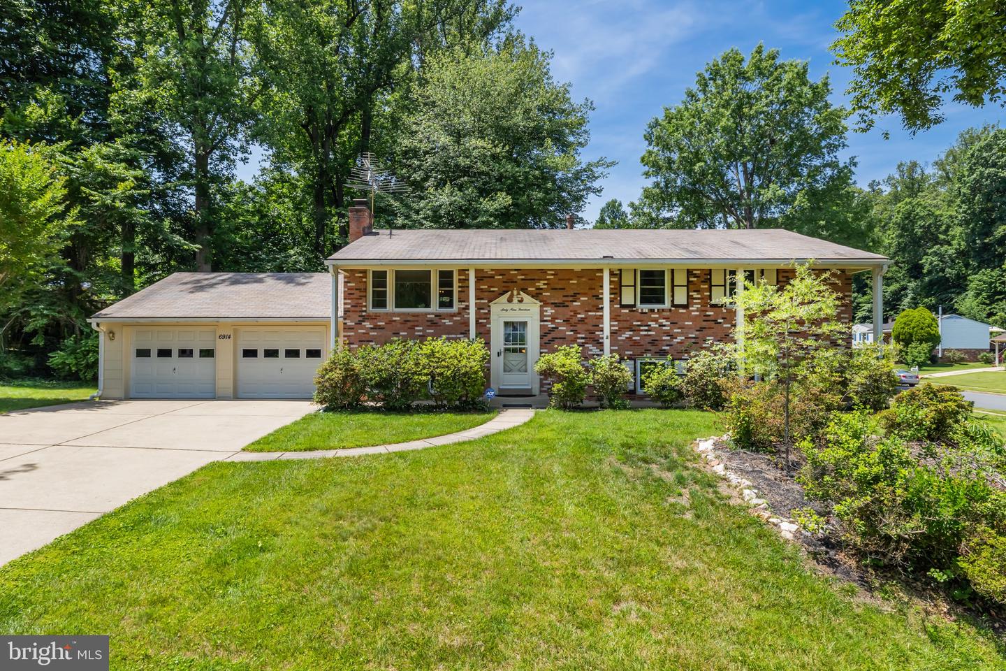 6914 Hadlow Dr Property Photo 1