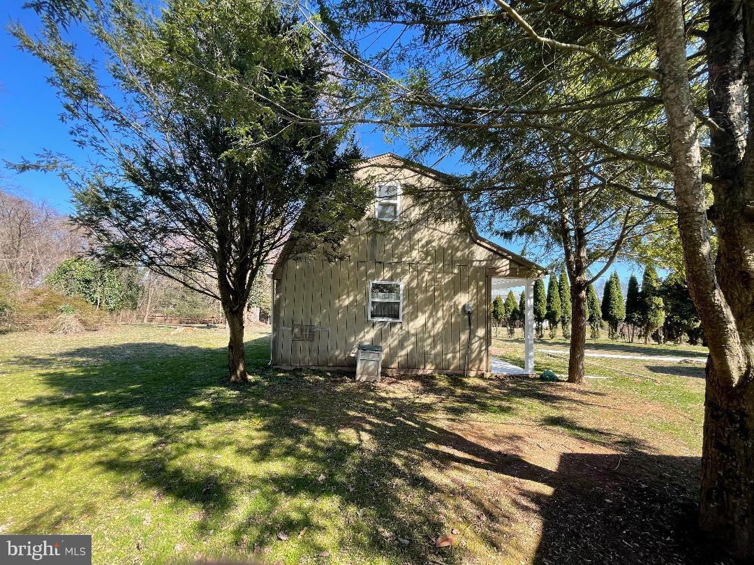 624-d Walker Rd Property Photo 11