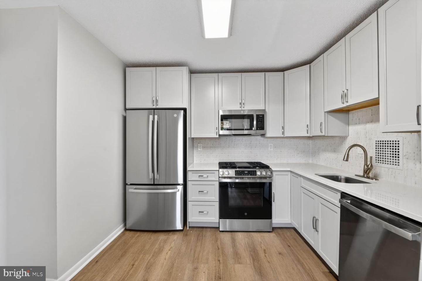 3705 S George Mason Dr #710s Property Photo 3