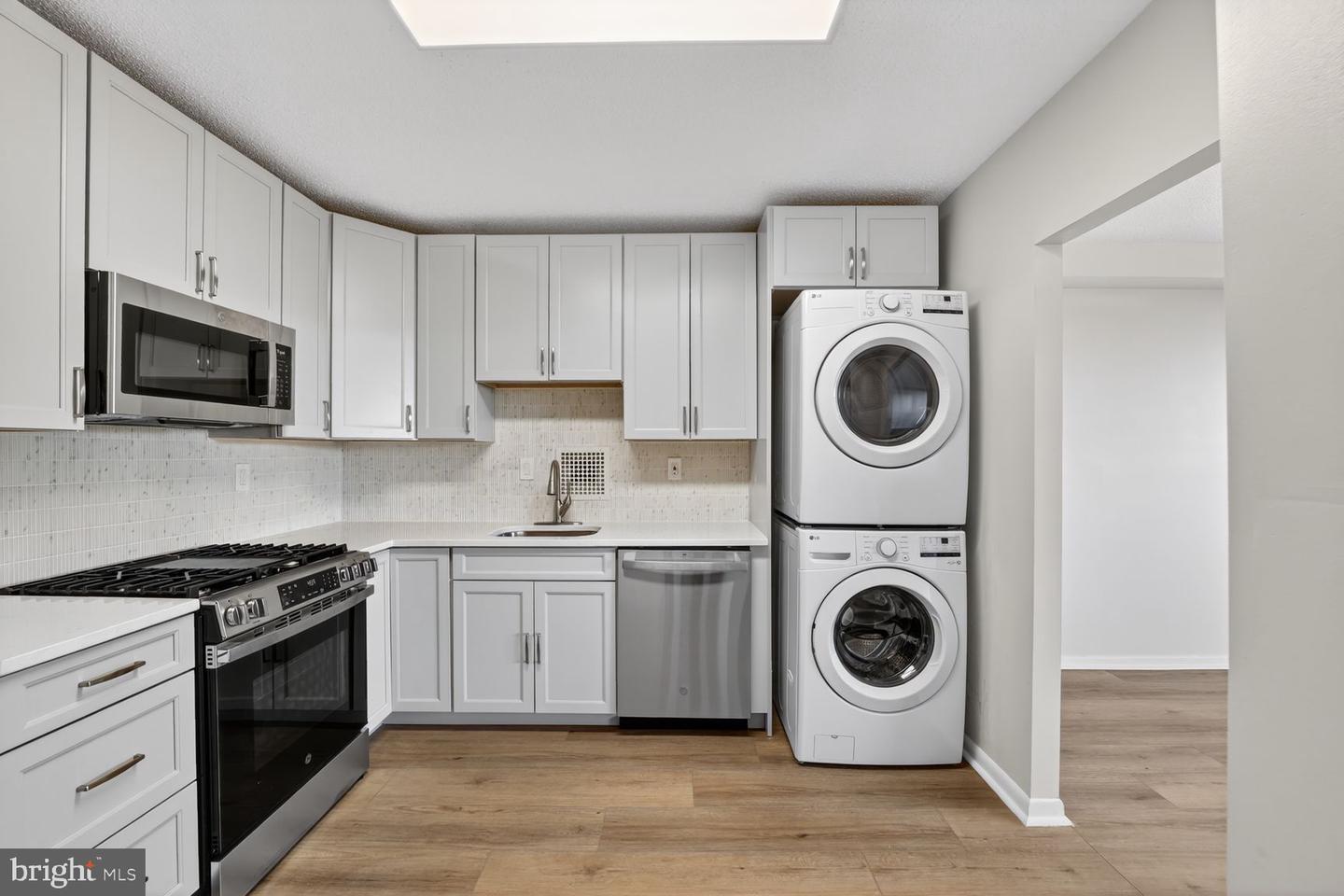 3705 S George Mason Dr #710s Property Photo 4