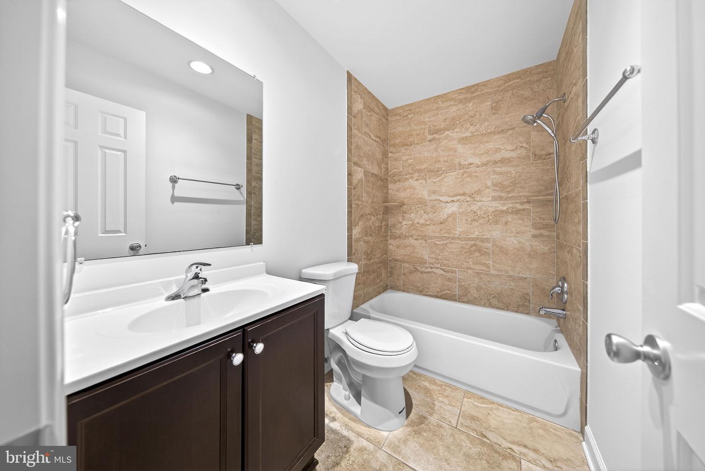 4867 Carriagepark Rd Property Photo 5