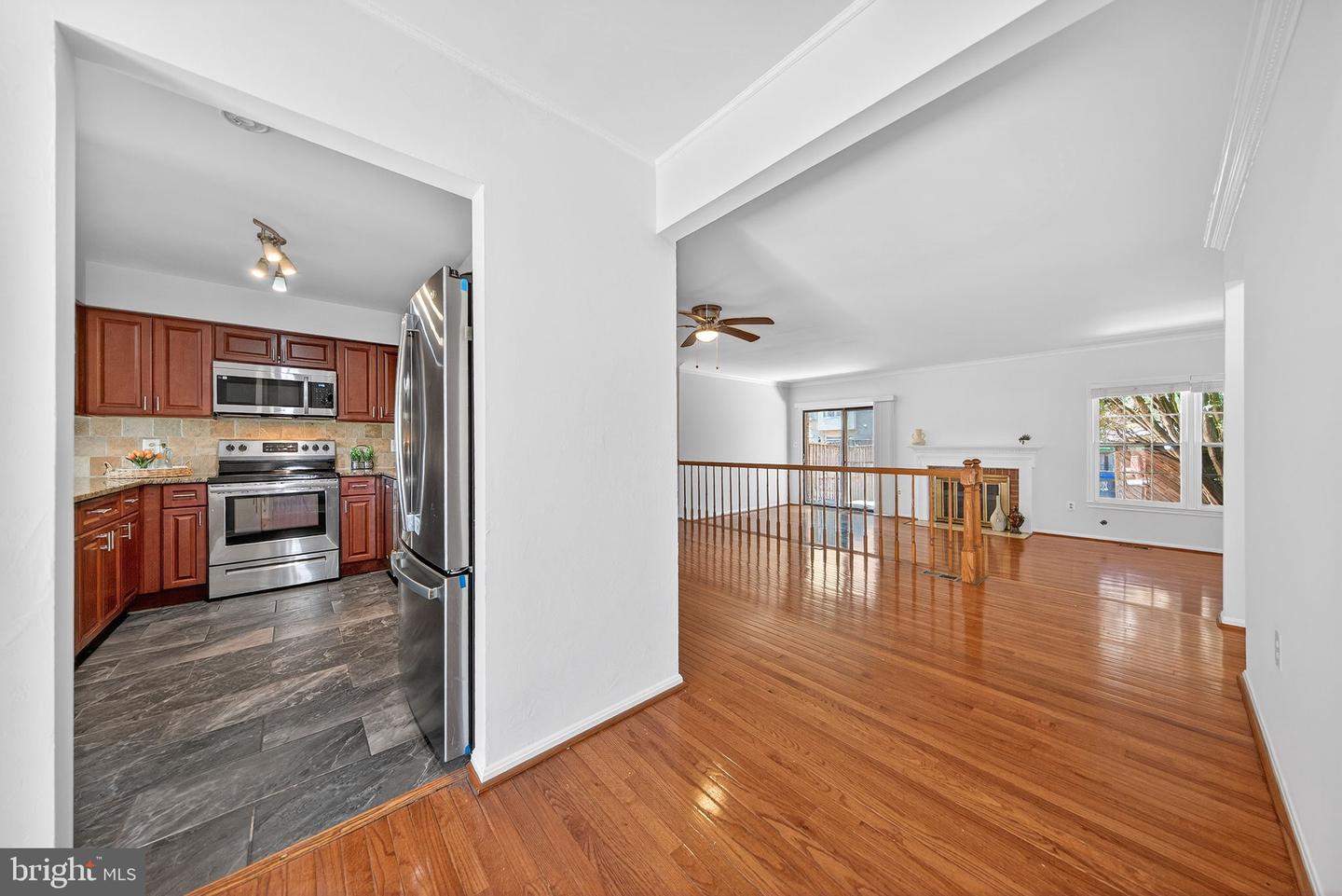 4867 Carriagepark Rd Property Photo 8