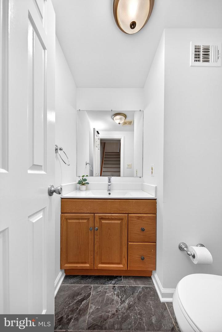 4867 Carriagepark Rd Property Photo 9