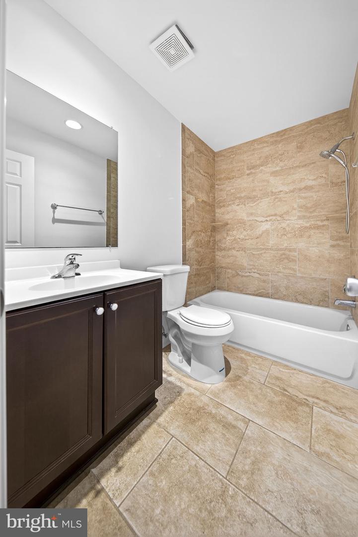 4867 Carriagepark Rd Property Photo 13