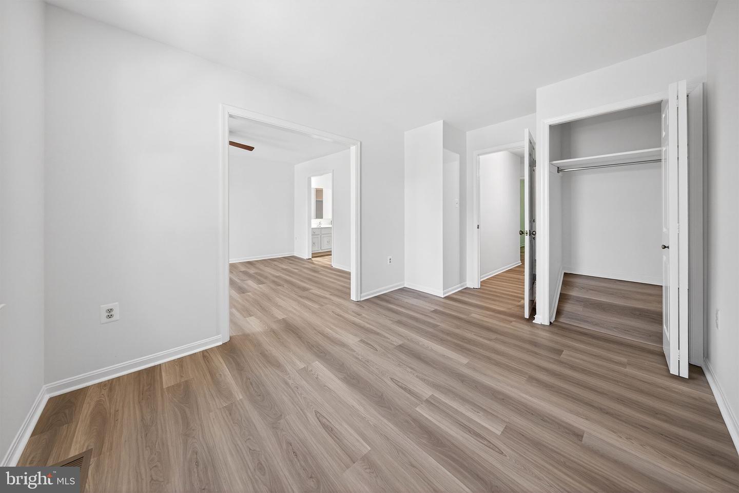 4867 Carriagepark Rd Property Photo 14