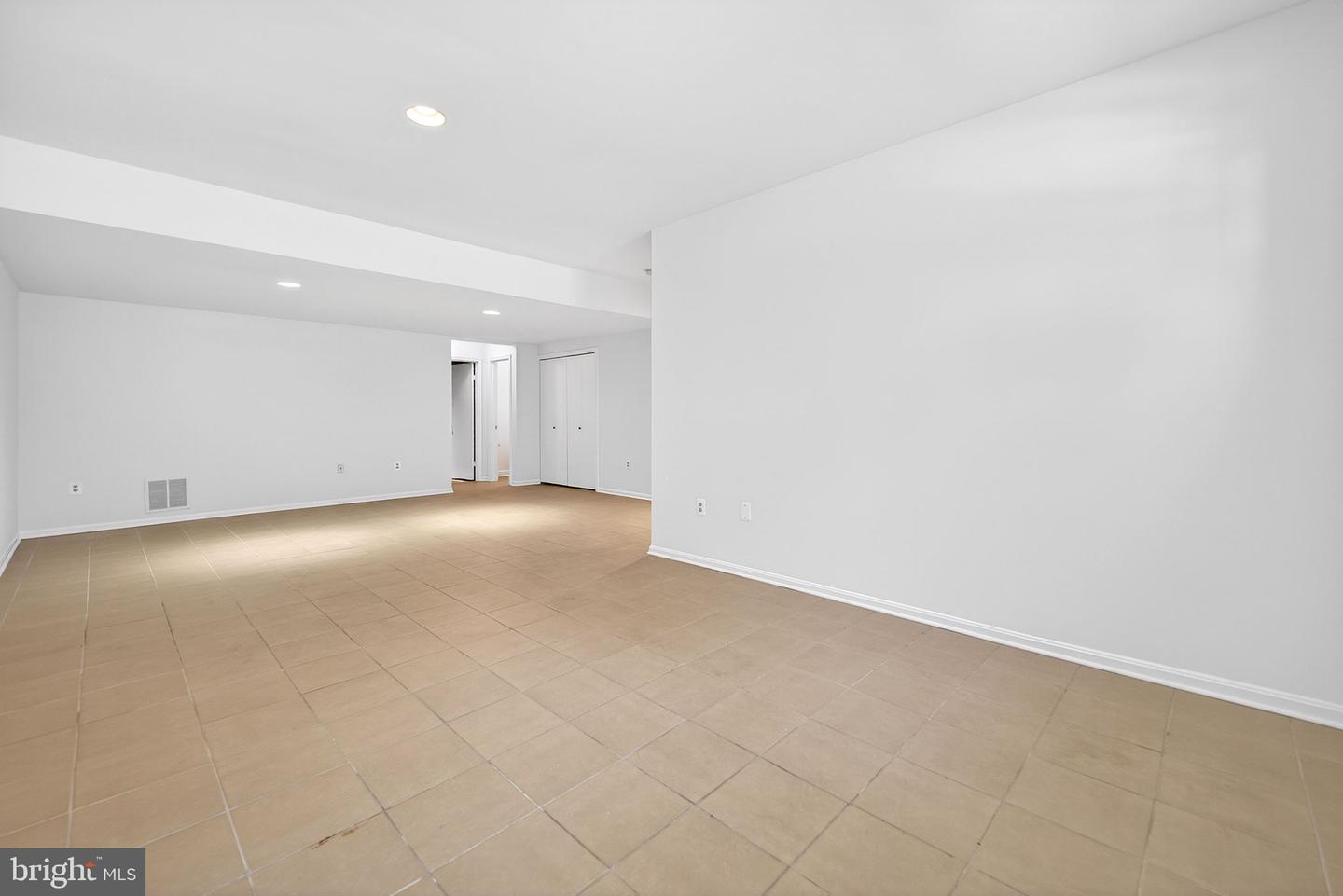 4867 Carriagepark Rd Property Photo 20