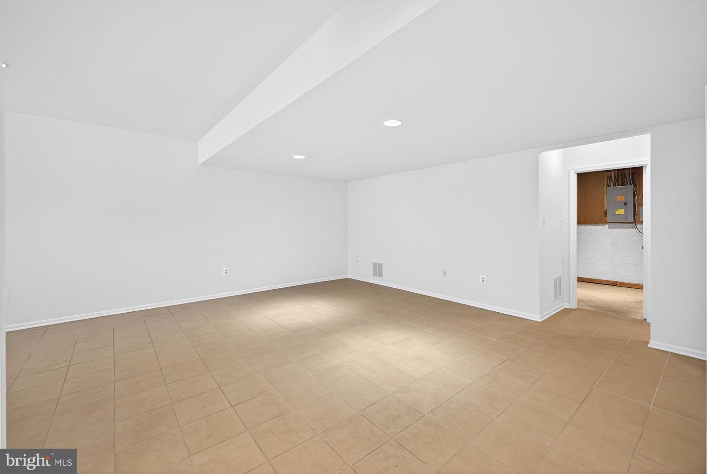 4867 Carriagepark Rd Property Photo 25