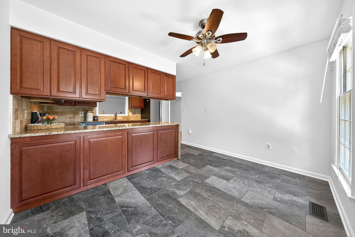4867 Carriagepark Rd Property Photo 30