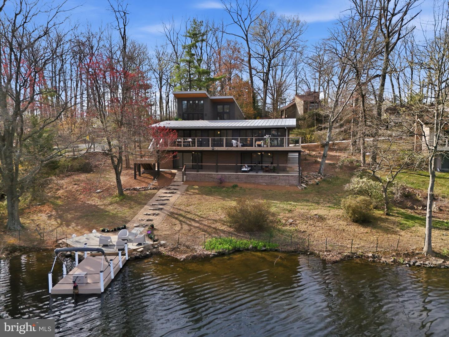 11216 S Shore Rd Property Photo 2