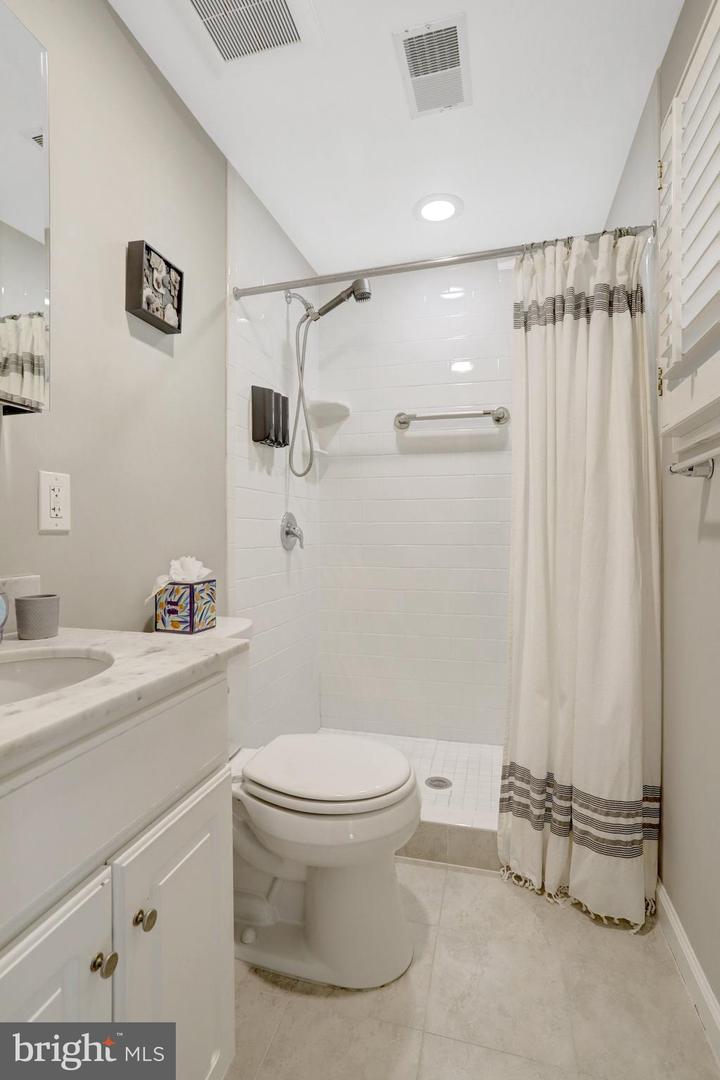 6616 Braddock Property Photo 25