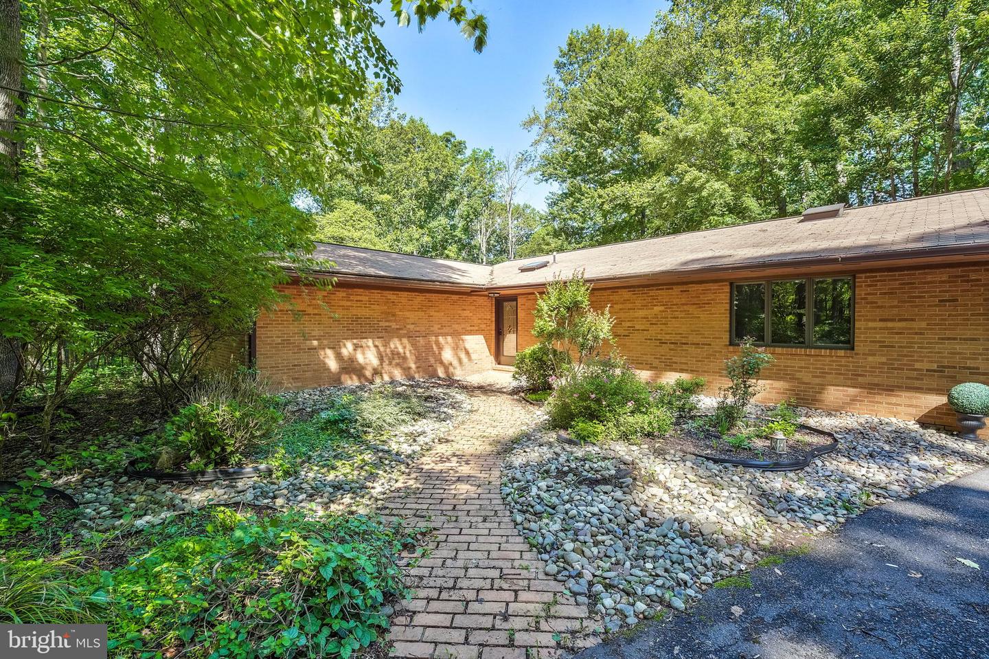 2026 Hunter Mill Rd Property Photo 3