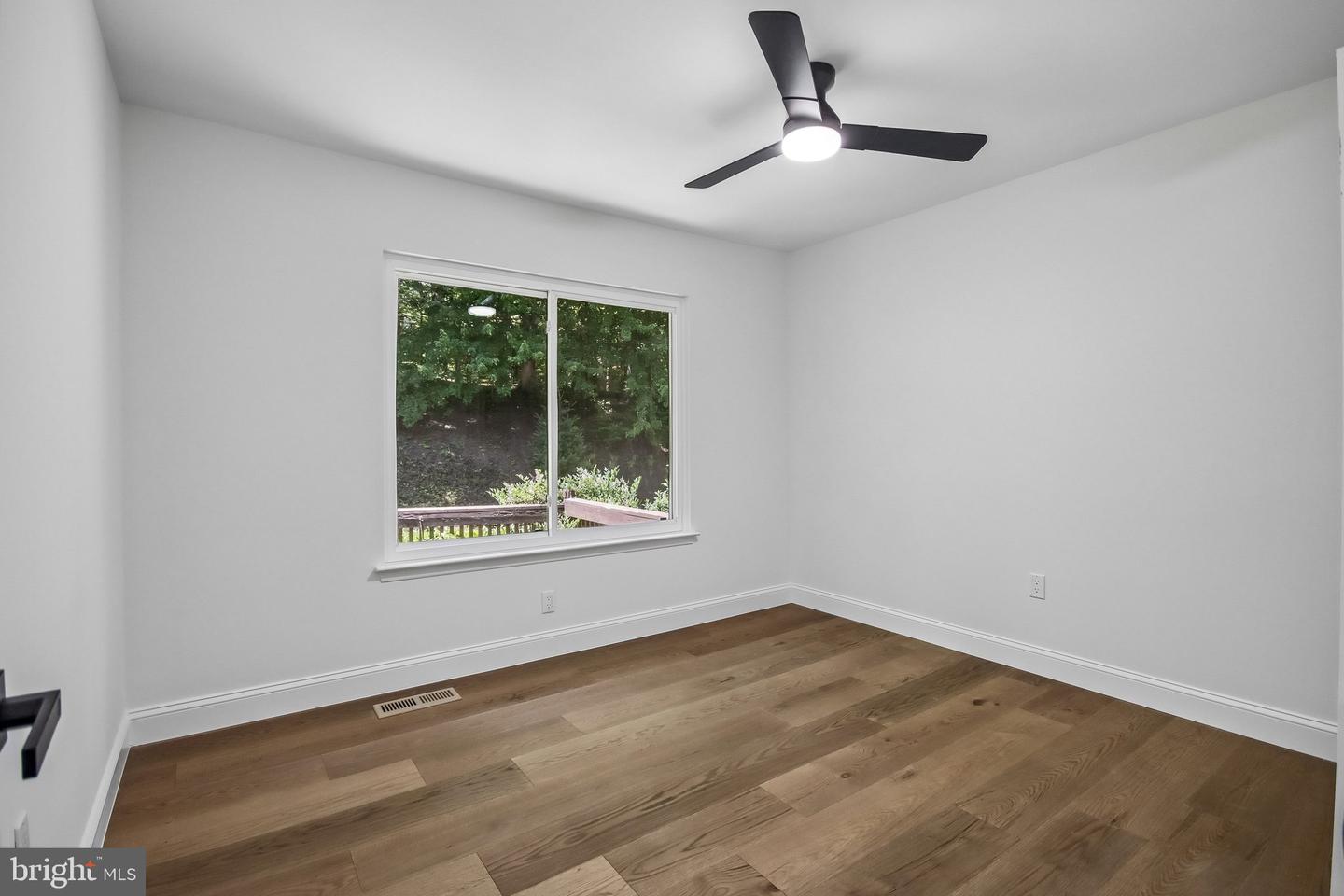 2121 Cabots Point Ln Property Photo 14