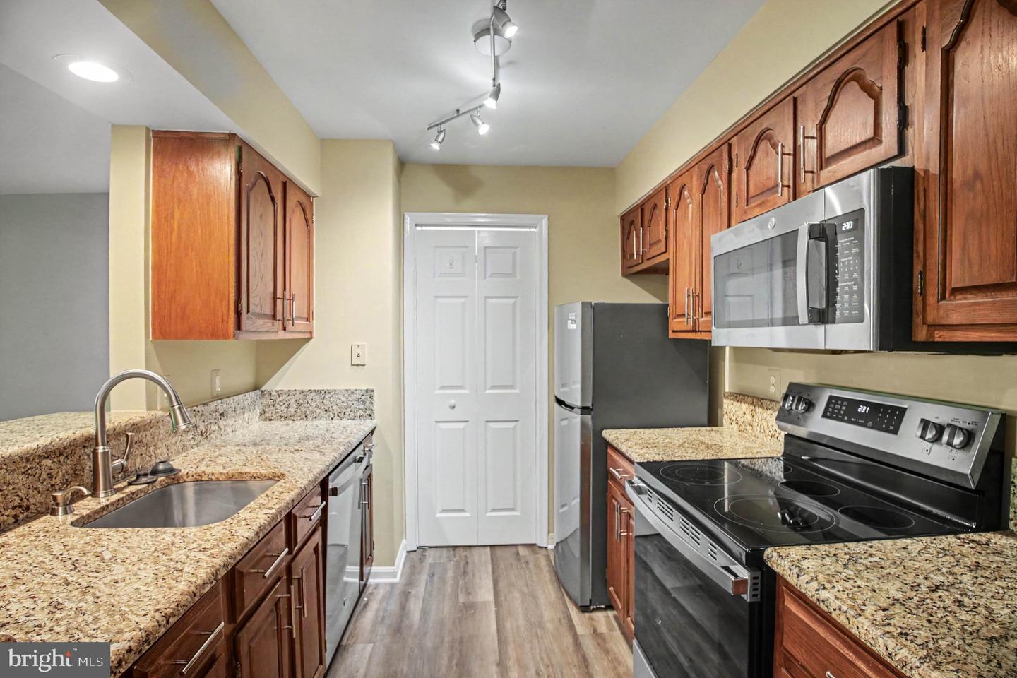 7718 Lafayette Forest Dr #176 Property Photo 8