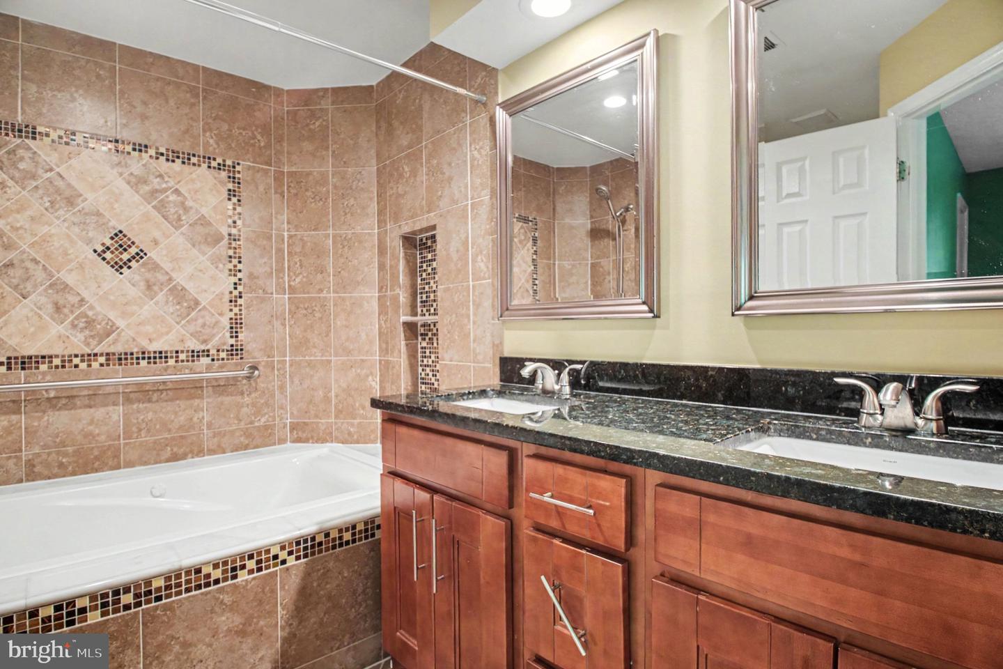 7718 Lafayette Forest Dr #176 Property Photo 17