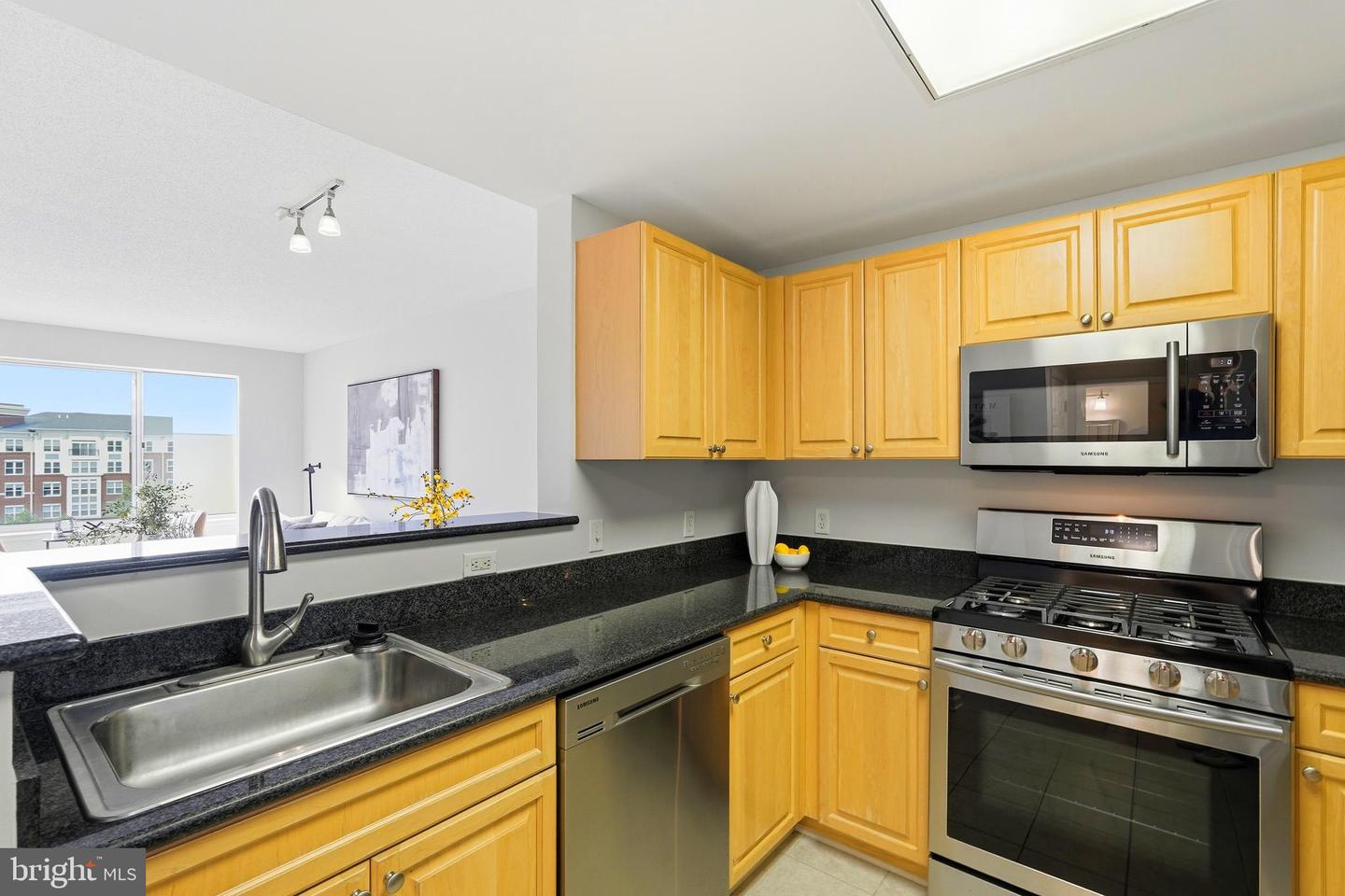 2726 Gallows Rd #806 Property Photo 6