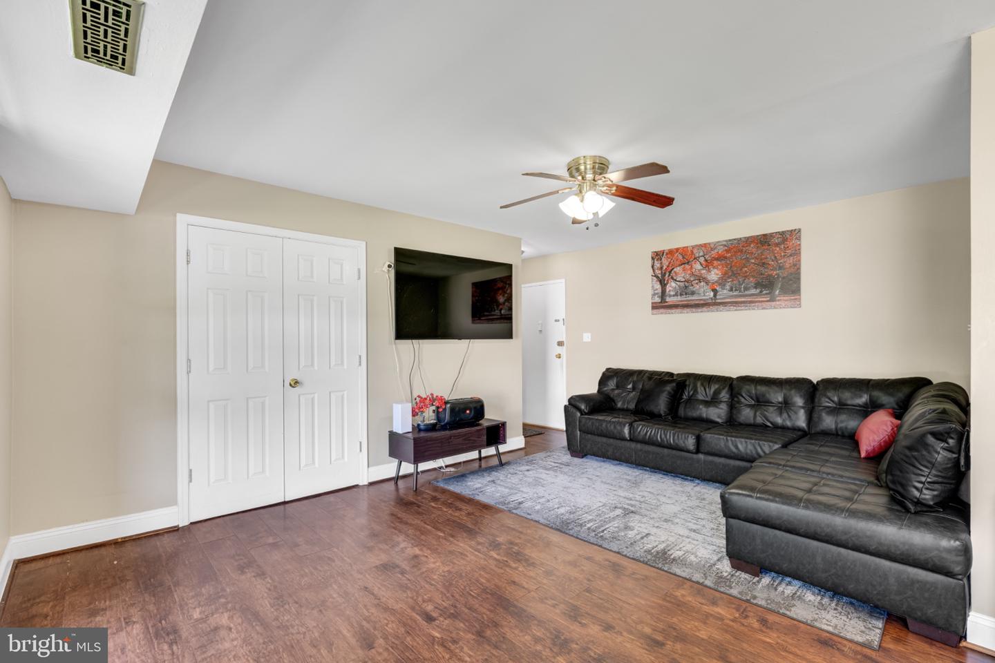 4943 Americana Dr #d-102 Property Photo 6