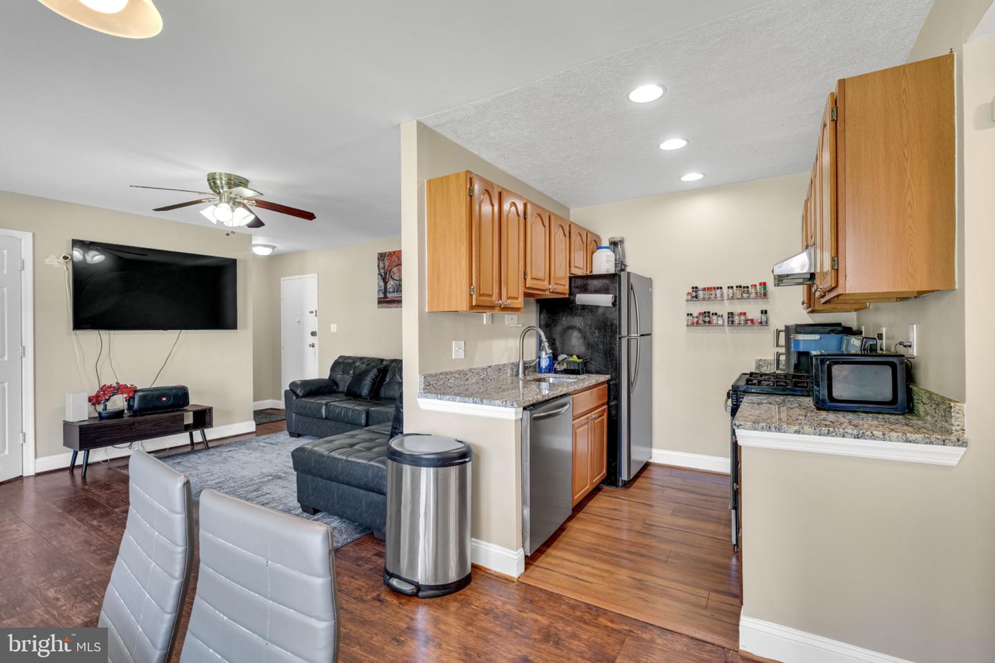 4943 Americana Dr #d-102 Property Photo 8