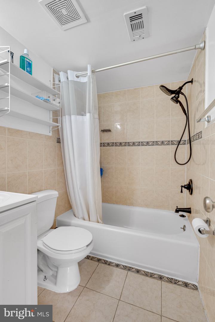 4943 Americana Dr #d-102 Property Photo 23