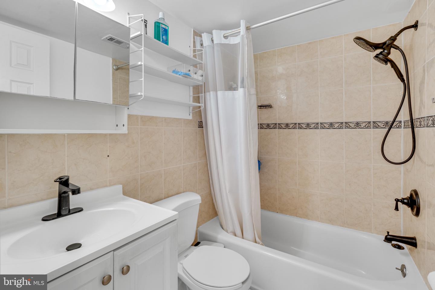 4943 Americana Dr #d-102 Property Photo 24