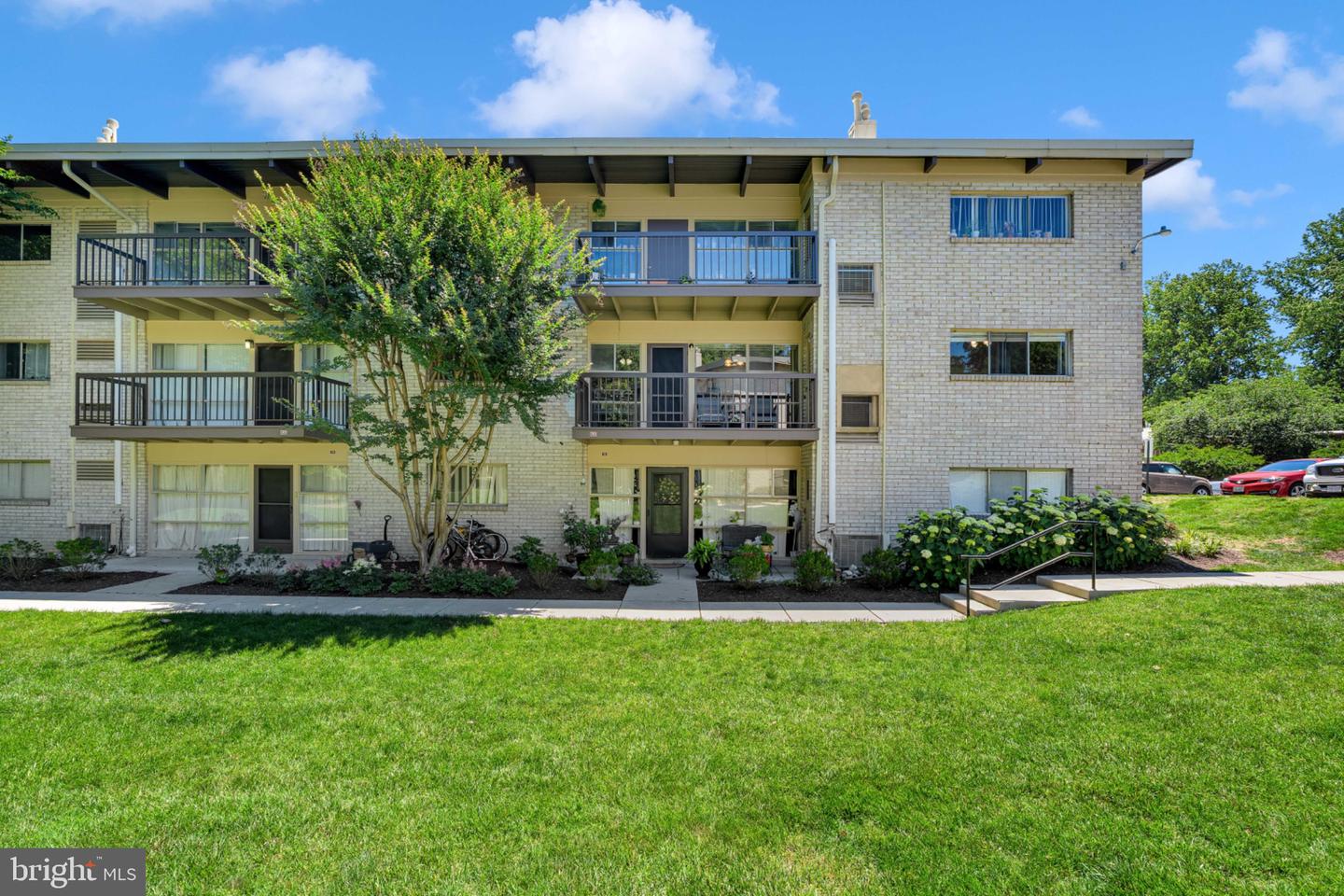4943 Americana Dr #d-102 Property Photo 30