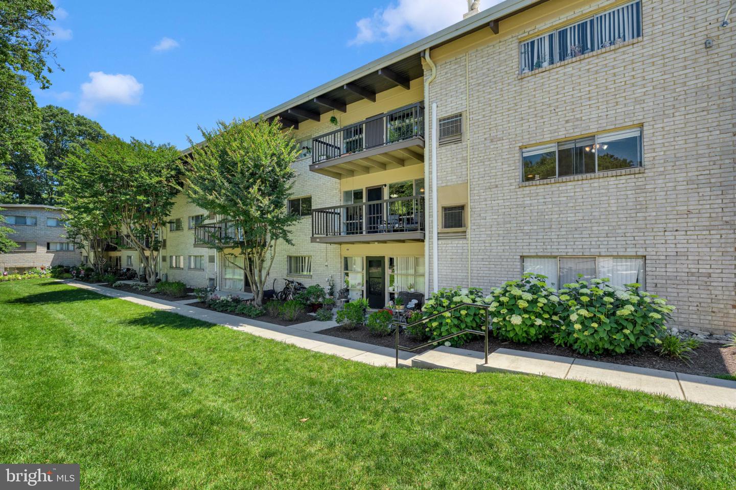 4943 Americana Dr #d-102 Property Photo 31