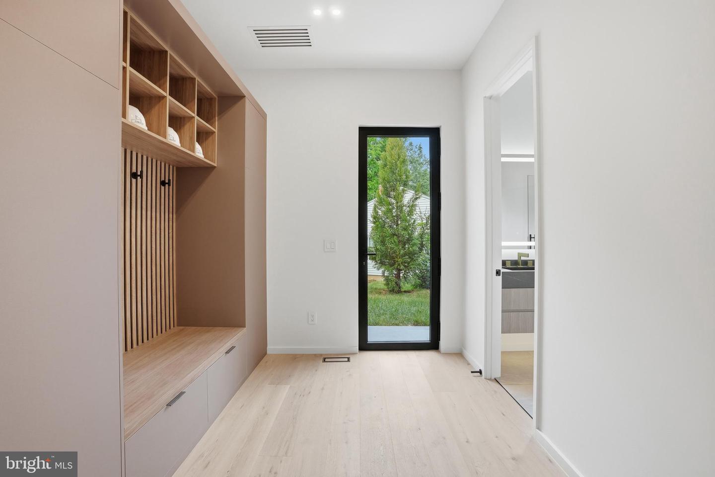 1803 Dumbarton St Property Photo 25