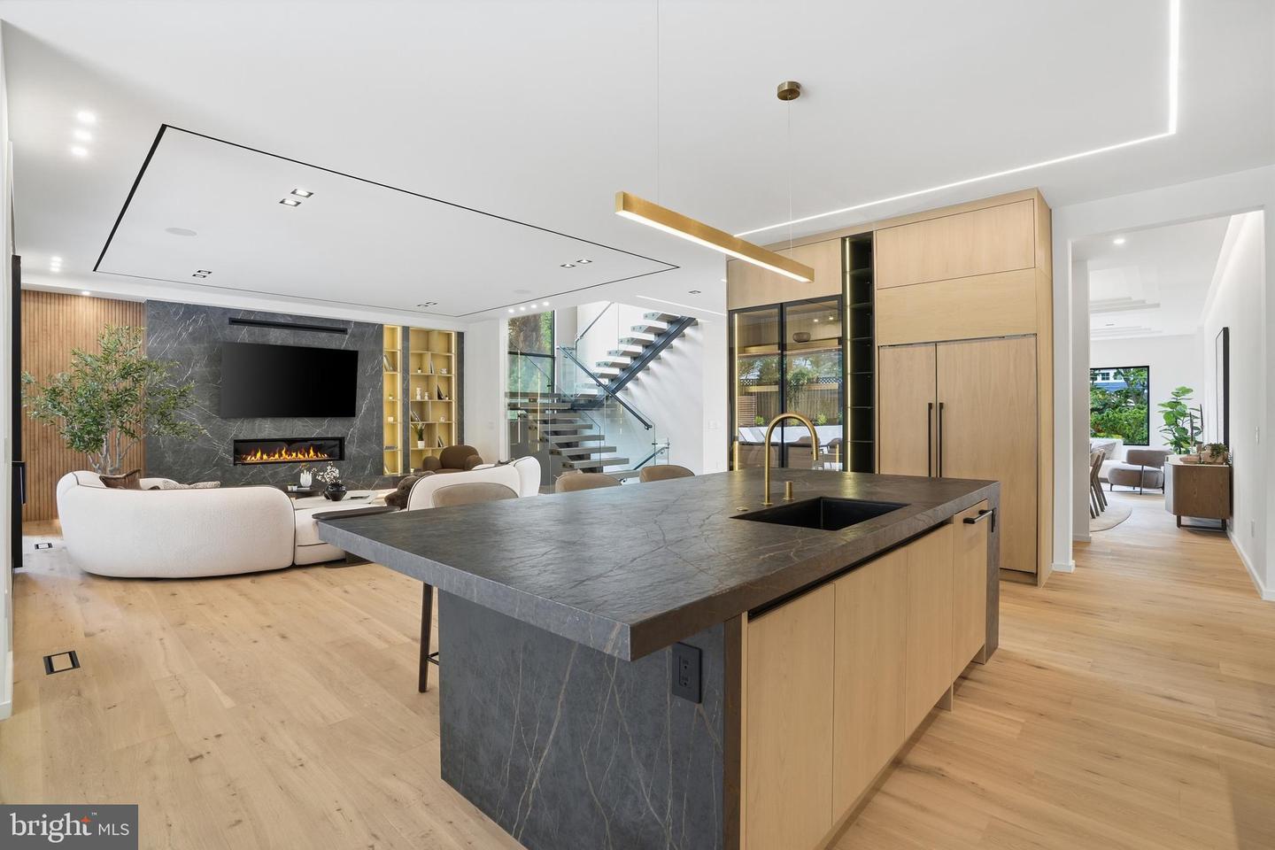1803 Dumbarton St Property Photo 41