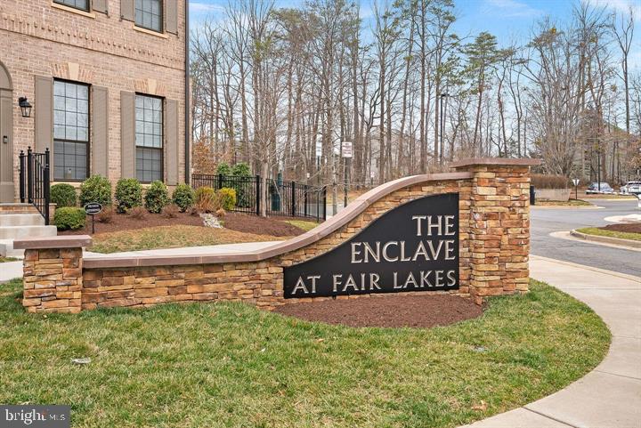 4432 Fair Lakes Ct Property Photo 2