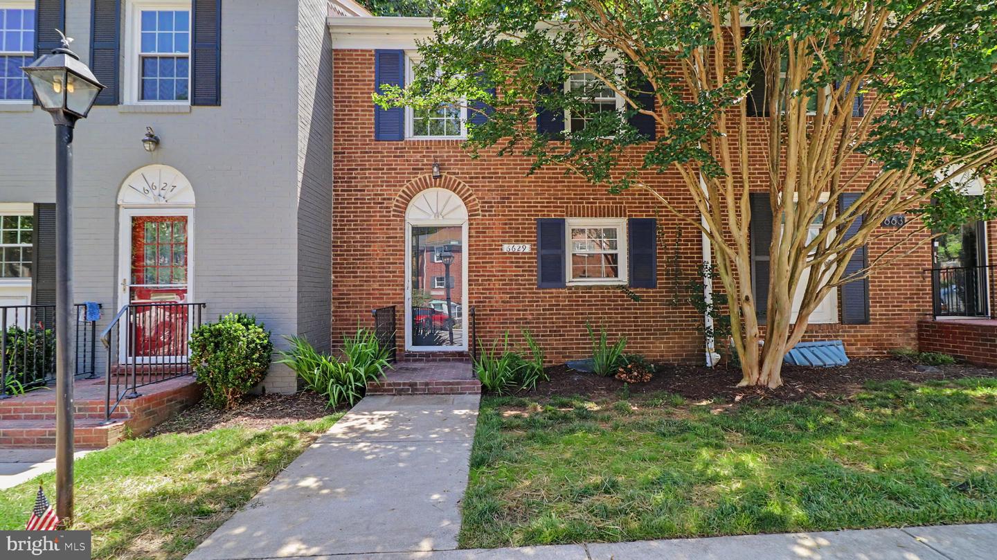 6629 Burlington Pl Property Photo 1