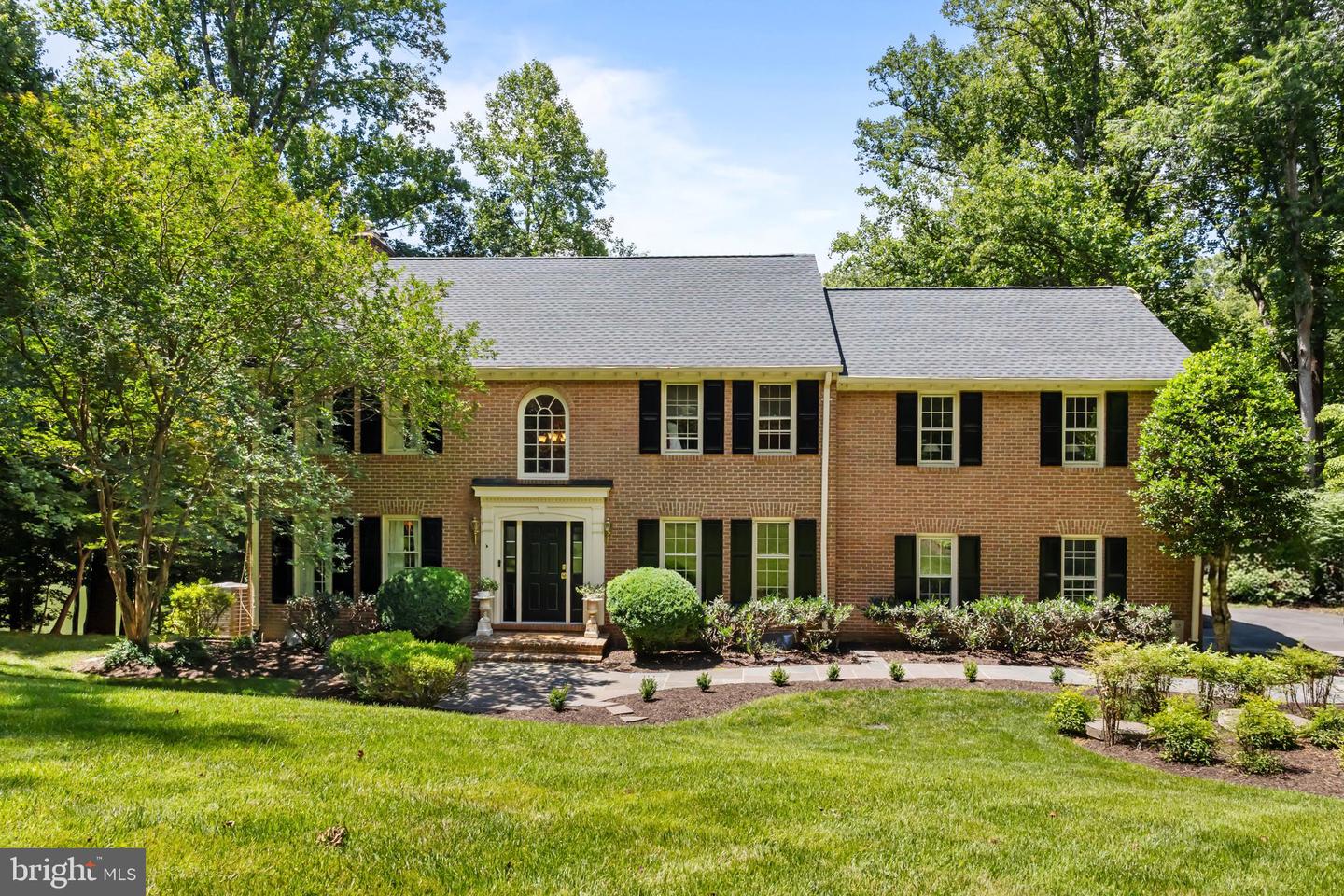 9405 LAGOVISTA CT