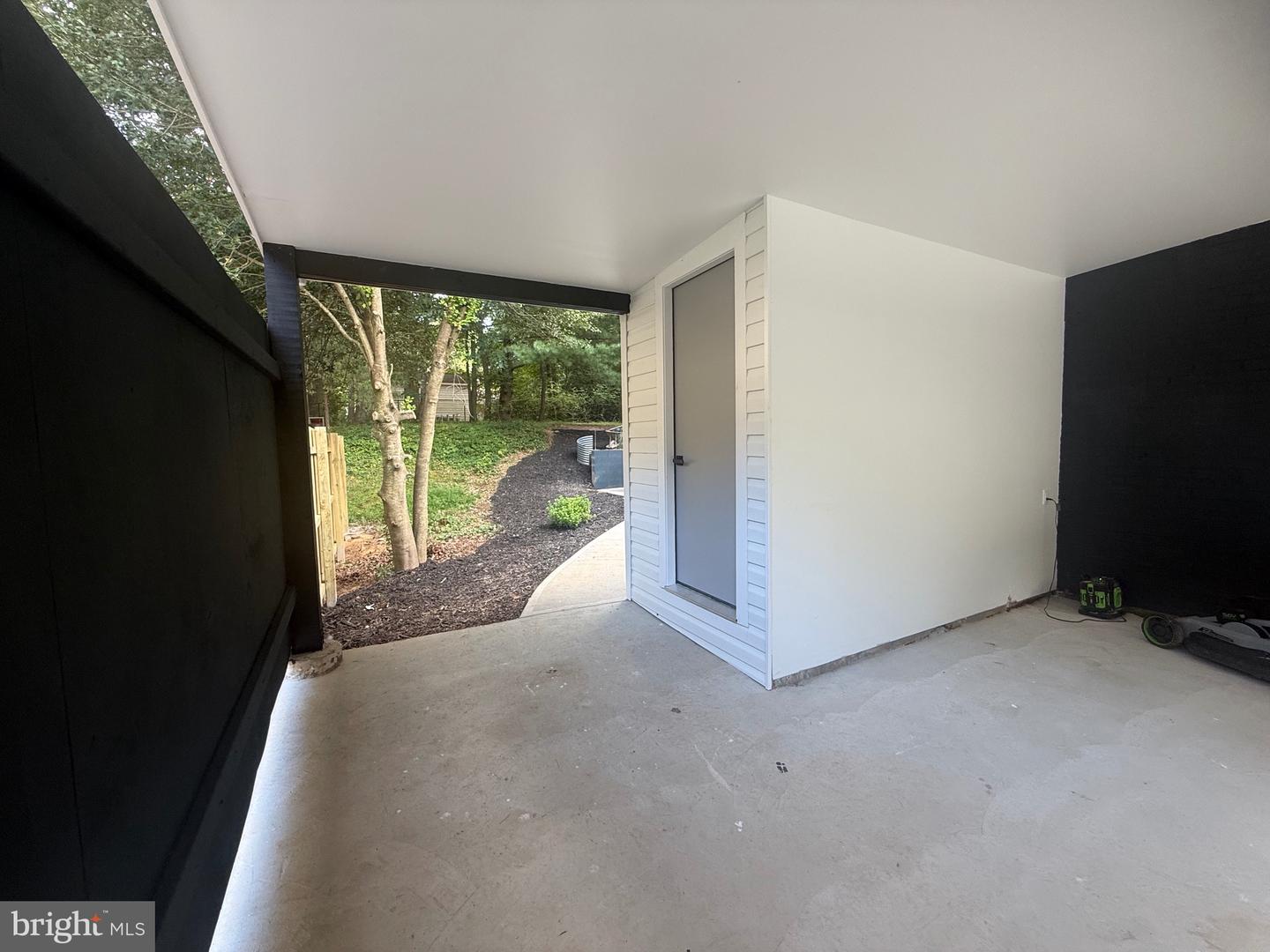 12009 Vale Rd Property Photo 6