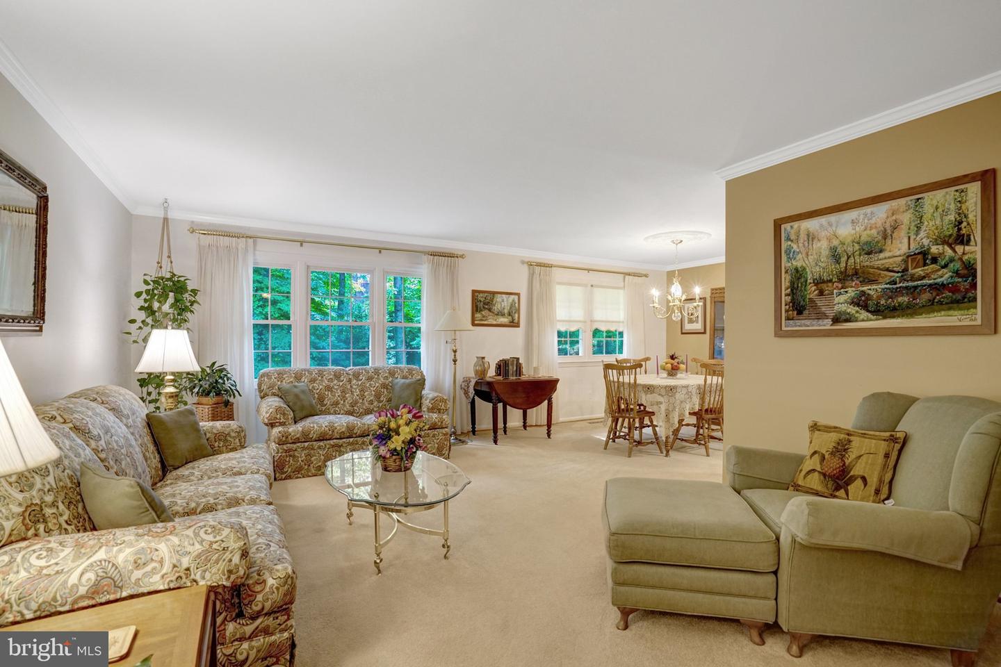 8422 Georgian Way Property Photo 3