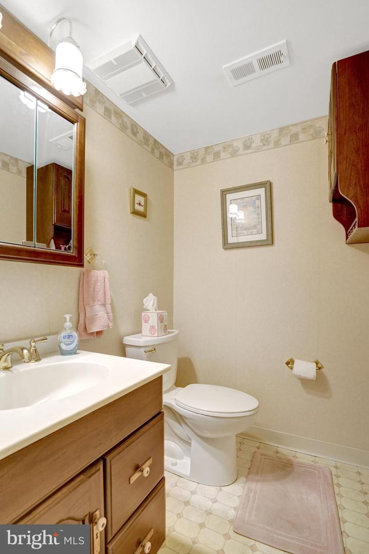 8422 Georgian Way Property Photo 34