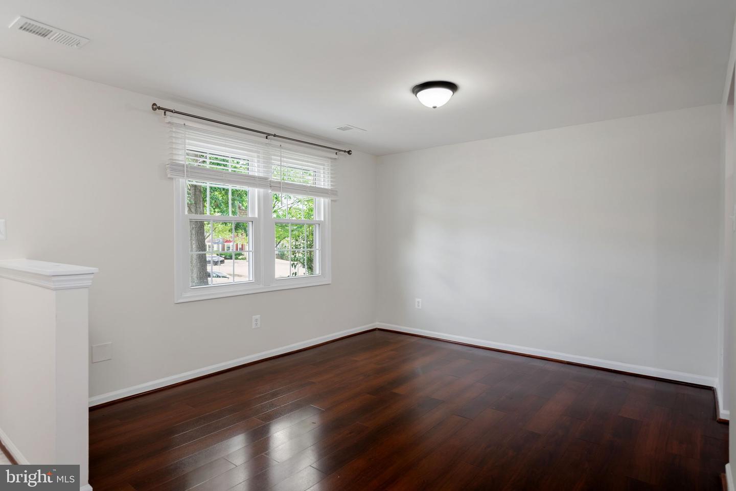 6324 Lightburn Ct Property Photo 4