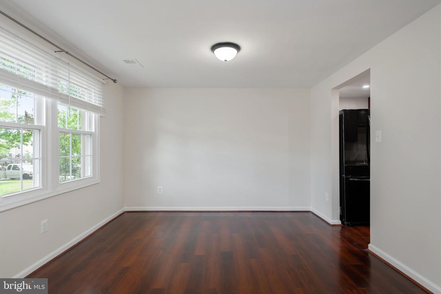 6324 Lightburn Ct Property Photo 5