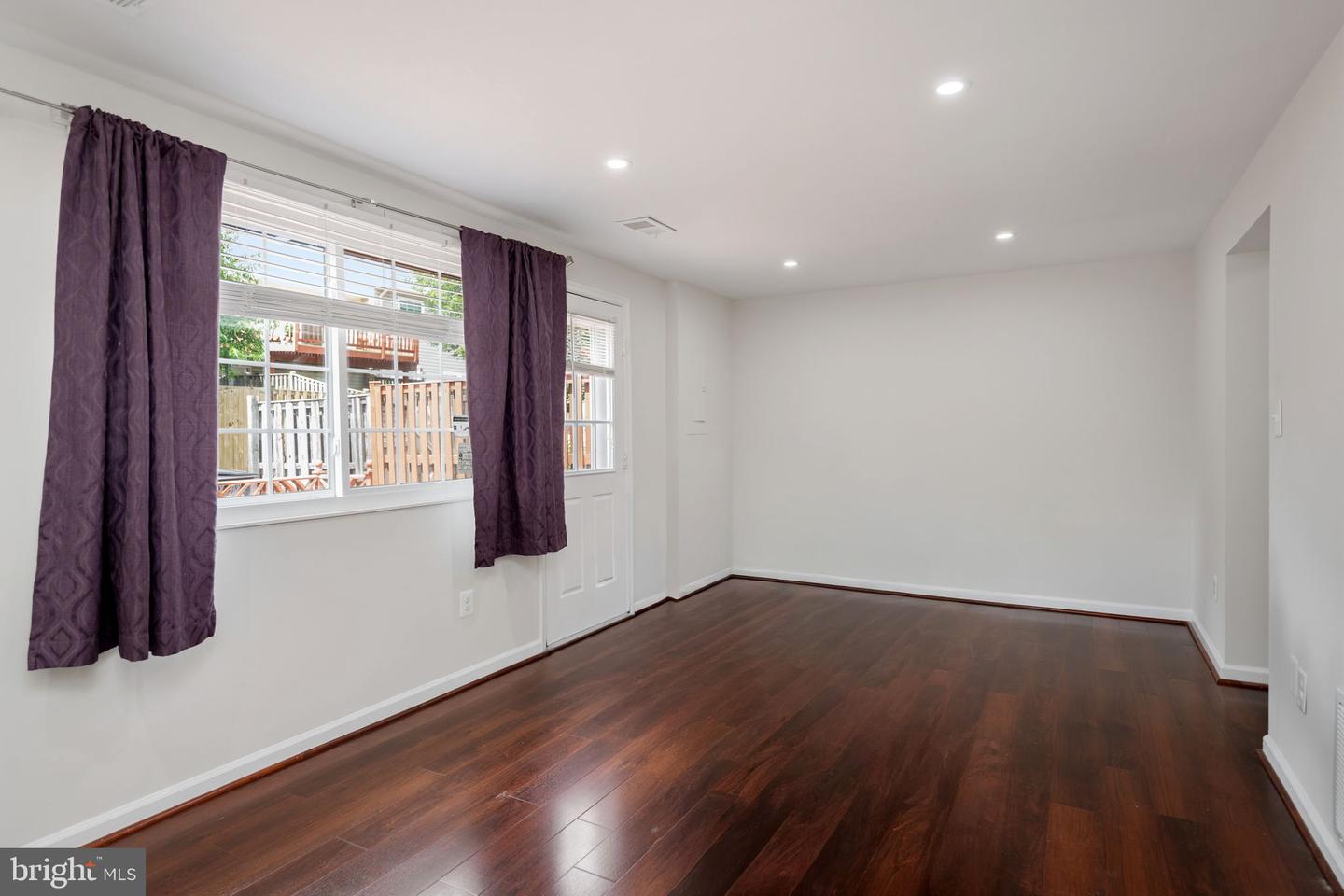 6324 Lightburn Ct Property Photo 8
