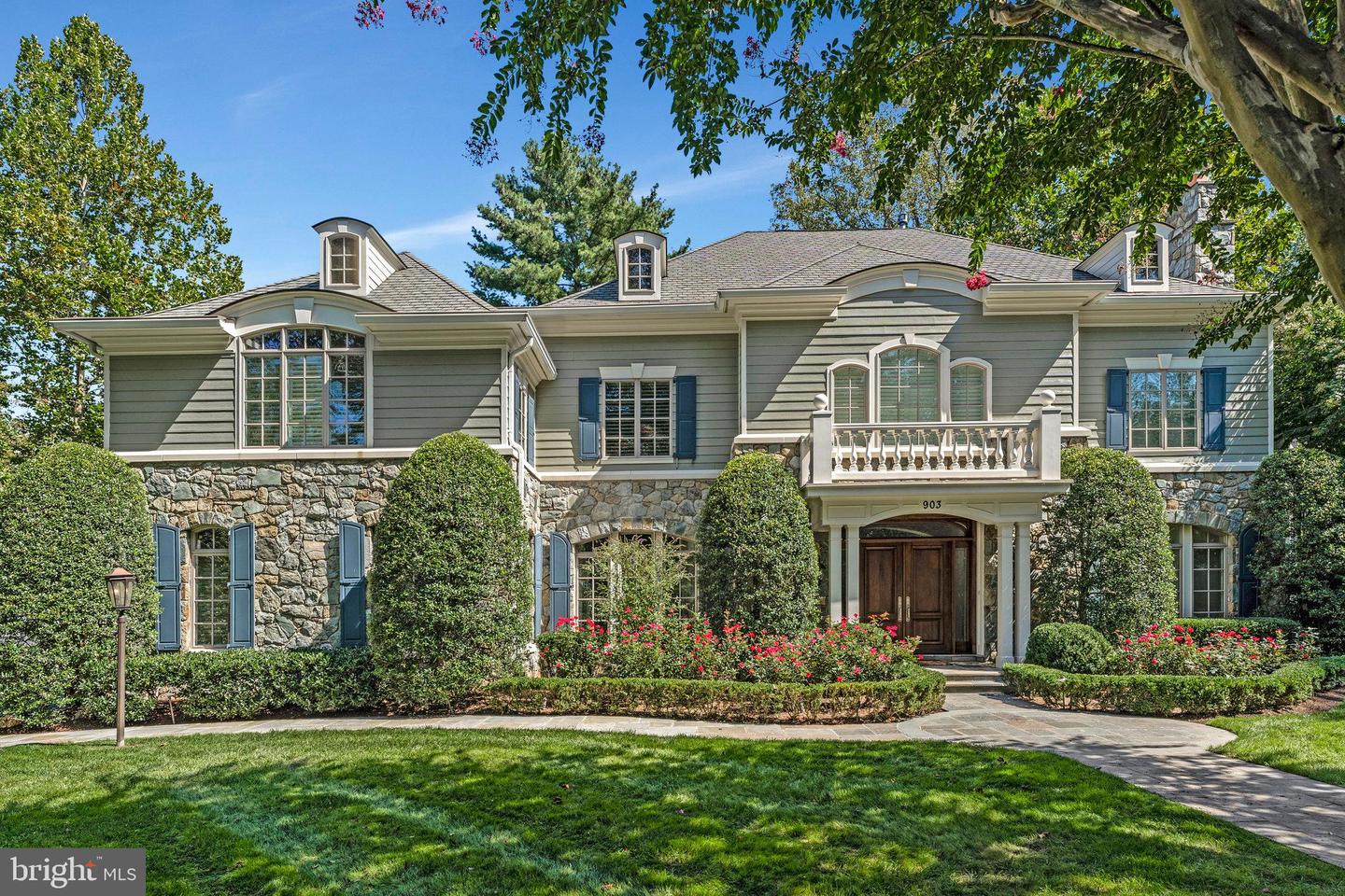 903 DOUGLASS DR