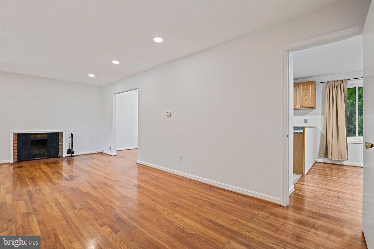 8701 Parliament Dr Property Photo 6